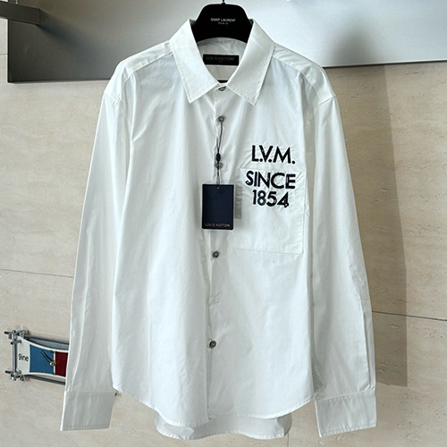 [홍콩명품.LOUIS VUITTON] 루이비통 26SS 로고 자수 포플린 남방 셔츠 (화이트), BM24435, KB, 레플리카의류,미러급사이트