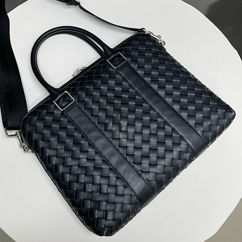 [홍콩명품.BOTTEGA VENETA] 보테가베네타 26SS 로고 인트레치아토 레더 가죽 메신저백 (블랙), BGM5585, BC, 홍콩명품가방,명품쇼핑몰,크로스백,핸드백,구매대행