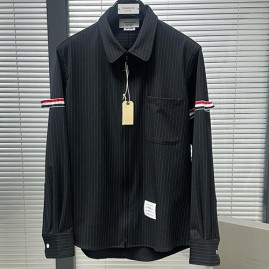 [홍콩명품.THOME BROWNE] 톰브라운 26SS 로고 스트라이프 남방 셔츠 (블랙), BM24578, 레플리카의류,미러급사이트