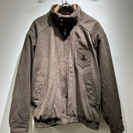 [홍콩명품.LOUIS VUITTON] 루이비통 26SS 로고 모노그램 코드류이 골덴 퍼 터틀넥 봄버 자켓 (브라운), BM24585, 레플리카의류,미러급사이트