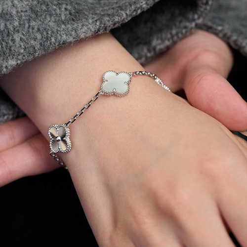 [홍콩명품.VANCLEEF&ARPELS] 반클리프아펠 퓨어 알함브라 26SS 로고 FLOWERLACE 팔찌 (실버), ET3408, 홍콩명품의류,구매대행,온라인명품