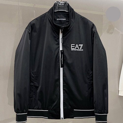 [홍콩명품.ARMANI] 알마니 26SS 로고 프린트 터틀넥 봄버 자켓 (블랙), BM24875, KSM, 레플리카의류,미러급사이트