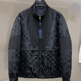 [홍콩명품.LOUIS VUITTON] 루이비통 26SS 로고 다미에 터틀넥 봄버 자켓 (블랙), BM24884, KSM, 레플리카의류,미러급사이트