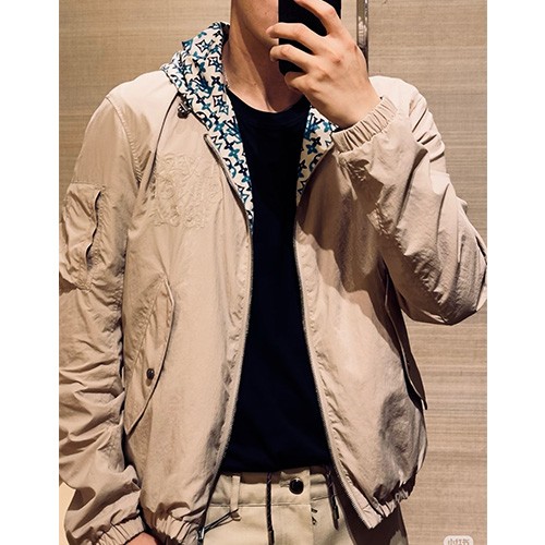 [홍콩명품.LOUIS VUITTON] 루이비통 26SS 로고 리버서블 후드 윈드브레이커 자켓 1AJUVY (베이지), BM24926, KK, 레플리카의류,미러급사이트