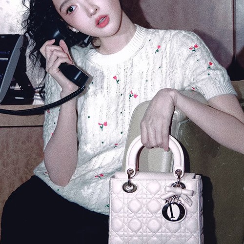 [홍콩명품,Christian Dior] 디올 26SS 로고 패턴 여성 니트 반팔 티셔츠 (아이보리), BM25068, TBG, 레플리카의류,미러급사이트