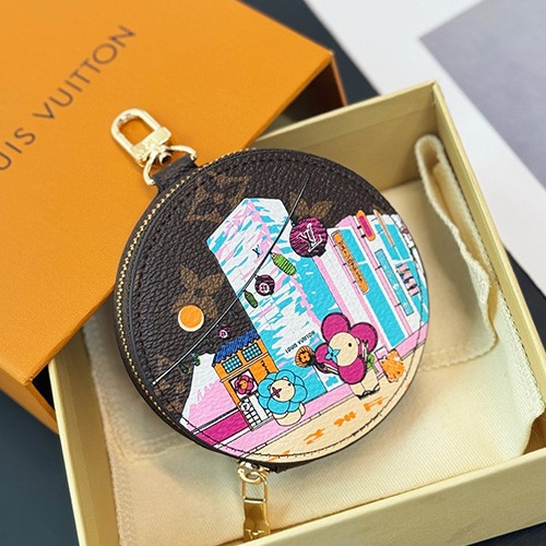 [홍콩명품.LOUIS VUITTON] 루이비통 26SS 로고 모노그램 lustre Vivienne Funfair Xmas 백 참 (브라운), ET3512, HY, 홍콩명품의류,구매대행,온라인명품