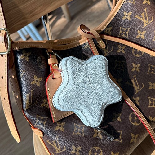 [홍콩명품.LOUIS VUITTON] 루이비통 26SS 로고 모노그램 LV LOUIS BEAR 백 참 (5컬러), ET3516, HY, 홍콩명품의류,구매대행,온라인명품