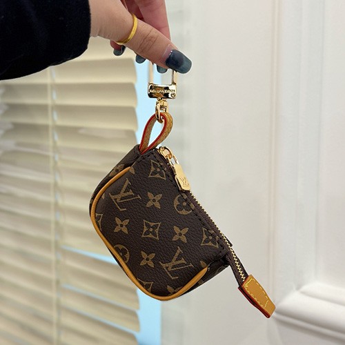 [홍콩명품.LOUIS VUITTON] 루이비통 26SS 로고 모노그램 LV X TM 마이크로 포쉐트 백참 (브라운), ET3545, HY, 홍콩명품의류,구매대행,온라인명품