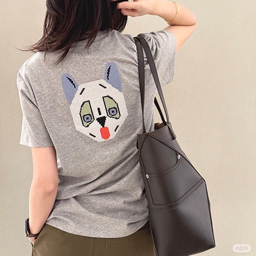 [홍콩명품,PRADA] 프라다 26SS 로고 여성 Louis wain 콜라보 반팔 티셔츠 (그레이), BM25127, COCO, 무료배송