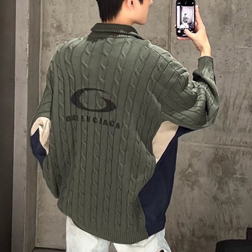 [홍콩명품.BALENCIAGA] 발렌시아가 26SS 로고 프린트 하이넥 레이어드 니트 가디건 집업 자켓 (카키), BM25156, XG, 무료배송