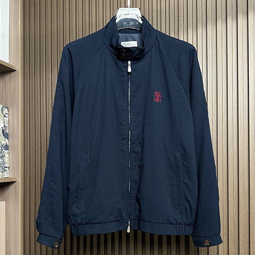 [홍콩명품.Brunello Cucinelli ] 브루넬로 쿠치넬리 26SS 로고 자수 터틀넥 봄버 자켓 (네이비), BM25159, 무료배송