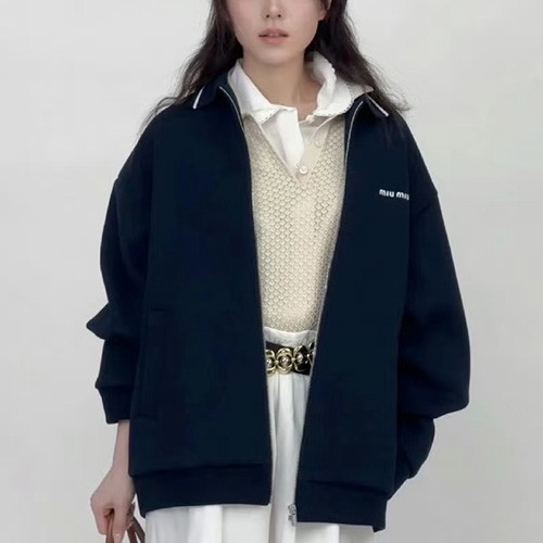[홍콩명품,MIU MIU] 미우미우 26SS 로고 자수 여성 카라 봄버 자켓 (네이비), BM25217, JL, 무료배송