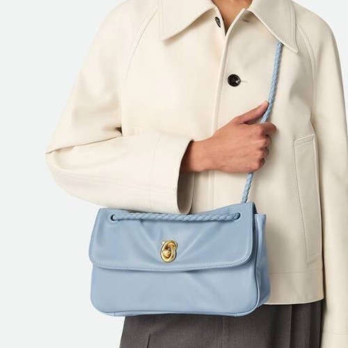 [홍콩명품.BOTTEGA VENETA] 보테가베네타 26SS 로고 매디슨 폰단트 크로스백 836296 (스카이블루), BGM5738, BDA, 무료배송
