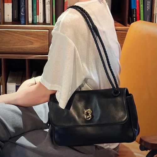 [홍콩명품.BOTTEGA VENETA] 보테가베네타 26SS 로고 매디슨 폰단트 크로스백 836296 (블랙), BGM5739, BDA, 무료배송