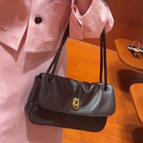 [홍콩명품.BOTTEGA VENETA] 보테가베네타 26SS 로고 매디슨 폰단트 크로스백 836296 (브라운), BGM5740, BDA, 무료배송