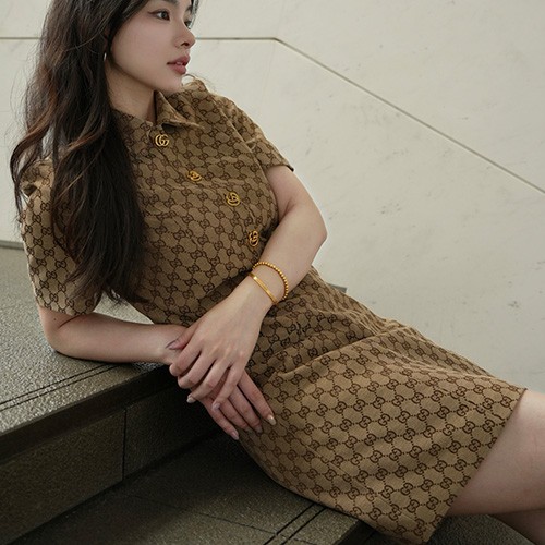 구찌 로고 여성 GG수프림 카라 반팔 원피스 (카라멜) 26SS