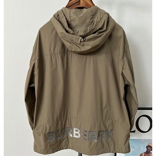버버리 로고 후드 바람막이 자켓 (카라멜) 26SS