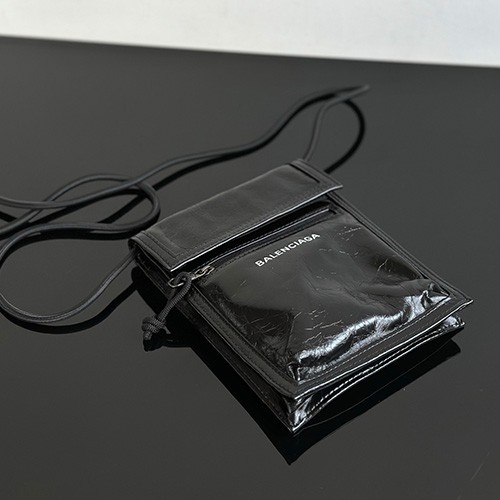 발렌시아가 로고 Explorer 레더 가죽 크로스백 (블랙) 26SS