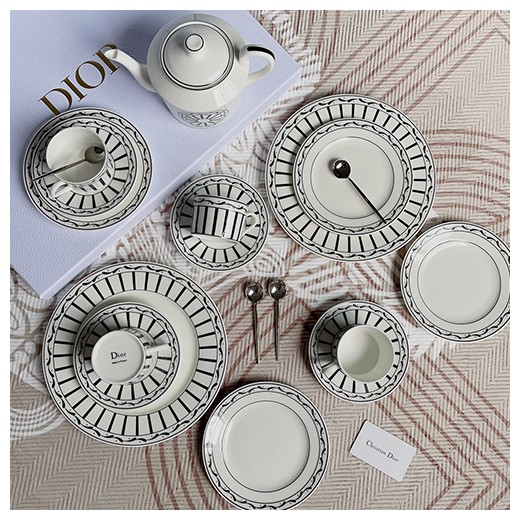 디올 로고 선물용 도자기 티포트 티컵 커피컵 세트 (15pcs) 26SS