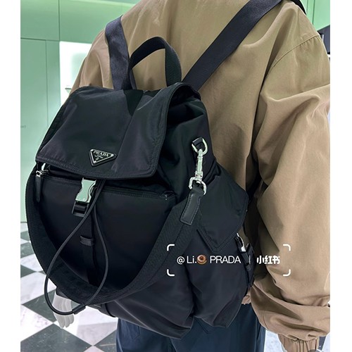 프라다 삼각로고 익스플로어 리나일론 및 가죽 백팩 2VZ118 (블랙) 26SS