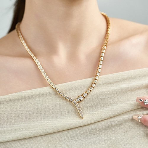 불가리 로고 Serpenti Viper 다이아 장식 목걸이 (2컬러) 26SS