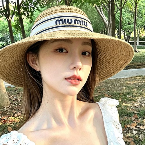 미우미우 여성 MIUMIU 자수 비치모자 26SS