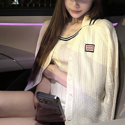 미우미우 여성 카라 니트 가디건 26SS