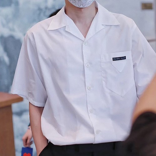 [홍콩명품,PRADA] 프라다 25SS 로고 포플린 반팔 남방 셔츠 (화이트), BM21096, KOO, 홍콩명품의류,구매대행,온라인명품