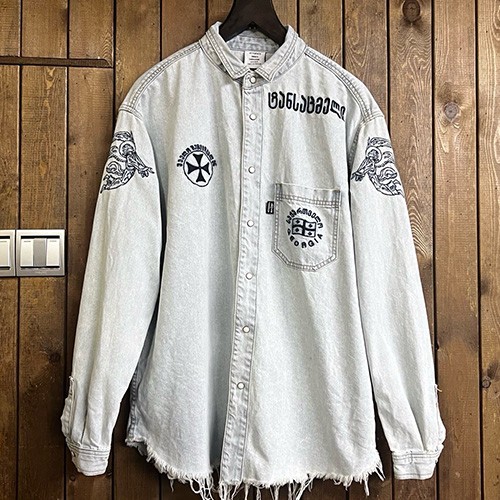 [홍콩명품.VETEMENTS] 베트멍 25SS 로고 자수 워싱 데님 남방 셔츠 (스카이블루), BM22386, RO, 레플리카의류,미러급사이트