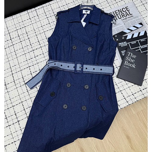 디올 로고 여성 벨티드 데님 슬리브리스 원피스 26SS